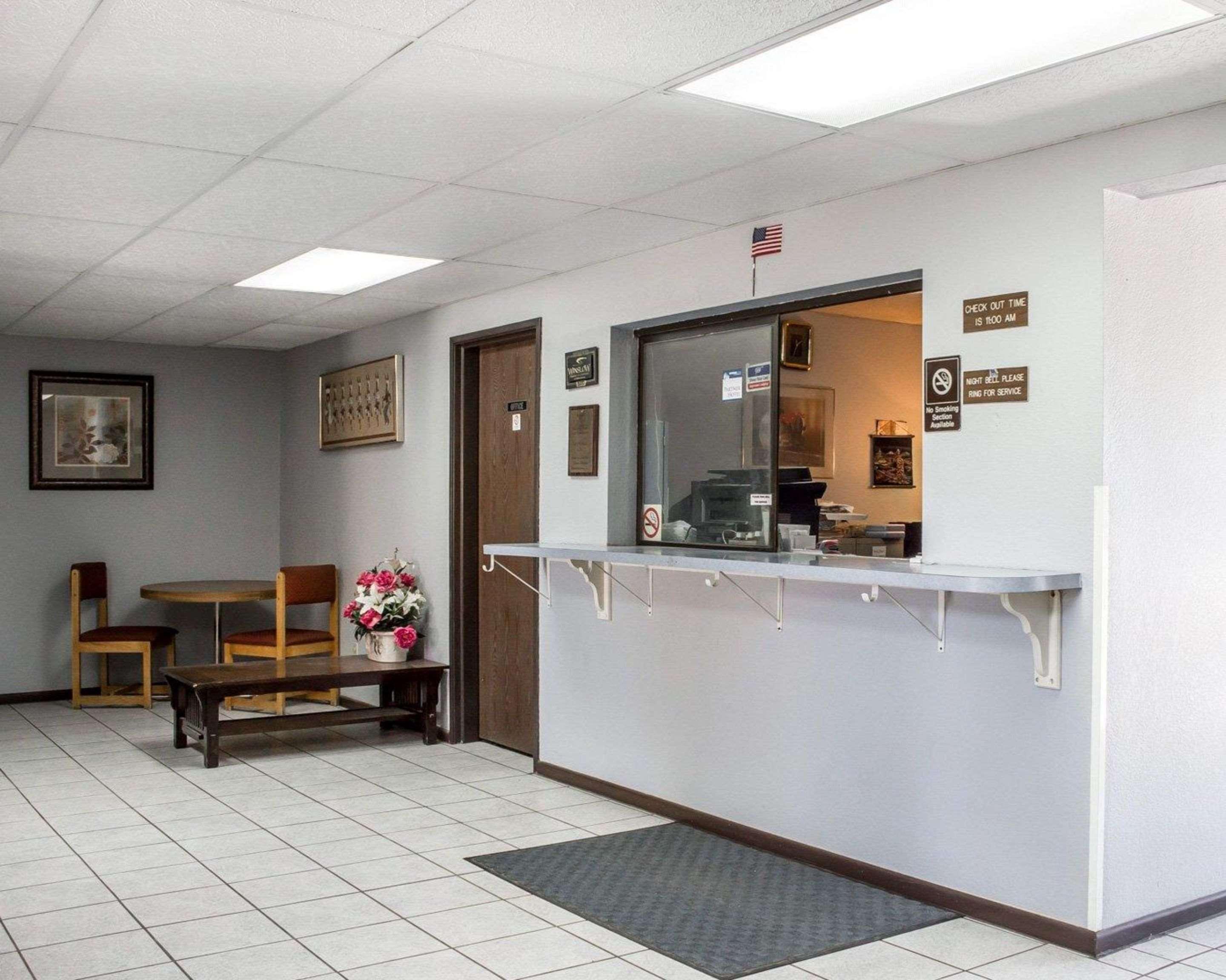 Rodeway Inn Winslow I-40 Exterior photo